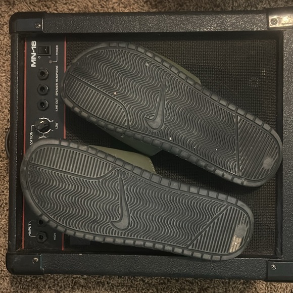 Nike slip on sandals, man size 12, Hunter, green and black - Picture 2 of 3